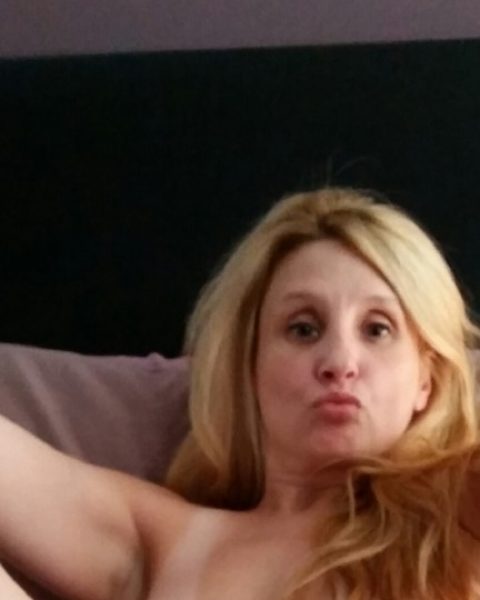 Nadège, blonde divorcée, tel rose milf