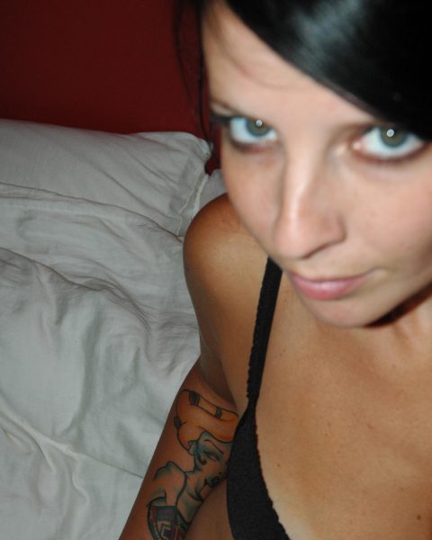Syrielle, brune aux sextoys, tel rose milf